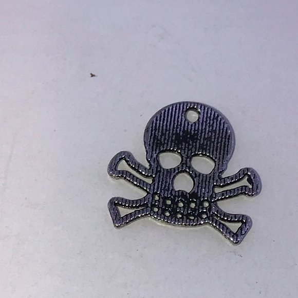 Pewter Skull and Crossbones Charm - Picture 2 of 4